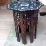 Indiai stilusú antik asztalka eladó fotó