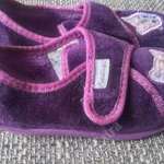 25 méretű kislányra lila színű benti cipő. fotó