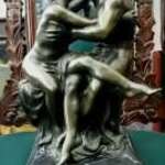 Szerelmes pár - esztétikus bronz szobor fotó