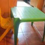 Műanyag asztal székkel gyereknek fotó