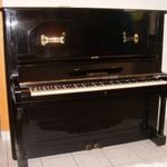 C. Bechstein Model 7 álló zongora (pianino) aranyozott gyertyatartókkal fotó