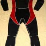 Piros fekete neoprén úszódressz szörfruha 7-8 év h: 112 cm mb: 74 cm fotó