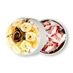 Fehér búrás virágdoboz desszerttel - szappanrózsa és raffaello fotó