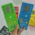 Retro elektronikus Tetris tégla játék gép, klasszikus kézi pocket játék gép fotó