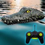 Távirányítós úszó krokodil - a strandolók kedvence fotó