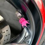 King szelepsapka, korona kialakítású szelepsapka, (autóhoz, kerékpárhoz) pink fotó