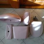 Mosdó, szifontakaró, öblítőtartály, WC ülőke púder rózsaszín, kerámia fotó
