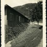 'Tisza közzön az internáló tábor drót akadályokkal'. Dumen-láger (?), Tiszaköz, Kárpáta... fotó