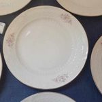 Retró Apulum porcelán dombornyomott, pasztel virágmintás tányér készlet, 26 cm, 6 db fotó