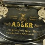 Extrém ritka antik írógép - Egy német ADLER tolómechanikás l- Magyar forgalomba helyezéssel fotó