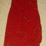piros csillogó mintás srég aljú muszlin midi alkalmi ruha fotó