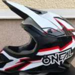 Új ONEAL 3 series Voltage fekete/fehér MX, motocross, cross sisak, bukósisak eladó (M) fotó