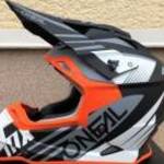 Új ONEAL 2 series matt fekete/narancssárga/fehér MX, motocross, cross sisak, bukósisak (S, M, L) fotó