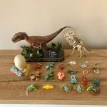 22 darabos Jurassic Park/Jurassic World dinoszaurusz figura csomag Goo Jit Zu Kinder fotó
