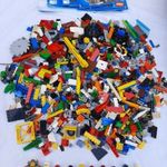 1kg vegyes ömlesztett LEGO csomag 10db figurával - ajándék összerakási útmutatók (eredeti lego) a fotó