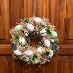 Húsvéti tojásos ajtódísz dekoráció - kopogtató koszorú szalma alap - 30 cm fotó