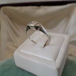 Szép kis régi fehér arany gyűrű brillel és gyémántokkal fotó