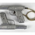 1J983 Retro alumínium gyerekjáték pisztoly párban fotó