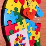 Fa Puzzle számos betűs kirakó zsiráf formában 26 részes KÉSZLETEN fotó