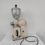 Antik konyhai eszköz dekoratív kávédaráló kávé daráló bolt üzlet berendezés 729 6863 fotó
