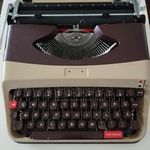Kis méretű írógép fotó