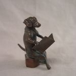 Olvasó tacskó, mini bécsi bronz jellegű figura fotó