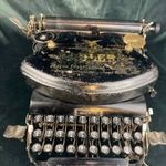 Extrém ritka antik írógép - Egy német ADLER tolómechanikával- Magyar forgalomba helyezéssel fotó