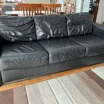 3 személyes fekete bőr kanapé fotó
