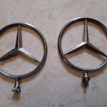 2 db Mercedes embléma fotó