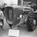 DUTRA D4 K összkerékmegajtású traktor, Budapest, Ipari Vásár, Vörös Csillag Traktorgyár, jármű, 1... fotó