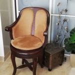 4 db felújitott forgó fodrász szék, kis ülőpárnával fotó