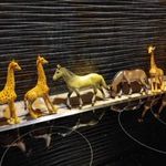 Játék figurák műanyag állatok teve zsiráf ló fotó