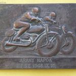 Veterán motoros bronz plakett, Arany János napok, Nagykőrös 1948 24040306 fotó