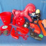 Régi retro DMSZ és trafikáru műanyag játékok és maradványok - Ló homokozó pisztoly dobókocka fotó