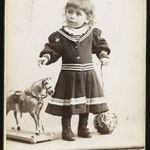 Mai és Szigeti műterem, Budapest, elegáns kislány labdával, játéklóval, portré, 1890-es évek, Ere... fotó