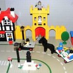 Lego 1592 Town Square - óvárosi tér. A híres sárga várhoz tartozó város, üzlet, várfal, büfé, 10fig! fotó