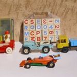 Retro Csehszlovák játékok.Felhúzhatós autó, ITES dzsip, versenyautó dobozában, stb.... fotó
