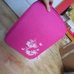 rózsaszín virágmintás gurulós bőrönd kis hiba 33x48cm mélysége 18cm 1022 fotó