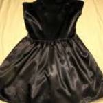 fekete szatén pántos ruha New Look h: 87 cm mb: 88-96 cm fotó