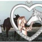 Lány és ló a szívben nyaklánc fotó