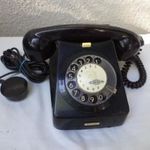 [ABC] Retro fekete tárcsás telefon fotó