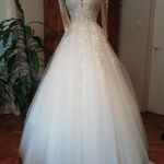 Gyönyörű ekrü menyasszonyi ruha + fátyol fotó