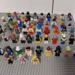 53 db Lego minifigura fotó