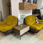 Mustár színű kétszemélyes kanapé + különálló kényelmi fotel fotó
