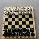 Bakelit sakk tábla és figurák (több mint 30 éves, retro) fotó