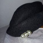 Elegáns és különleges fazonú kb. 54/56/S-s szürke gyapjú női kalap fotó