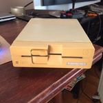 Commodore 1541 - II floppy táppal soros kábellel C 64 hez nagyon ari nagyon retro fotó