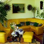 Andante márkájú napsárga színű eredeti bőr sarokgarnitúra + fotel + puff fotó