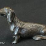 Kis Bronz tacskó kutya szobor fotó