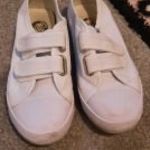 29-es fehér tépőzáras tornacipő fotó